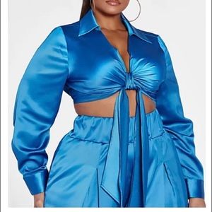 🆕 Adorable blue outfit with tie crop top